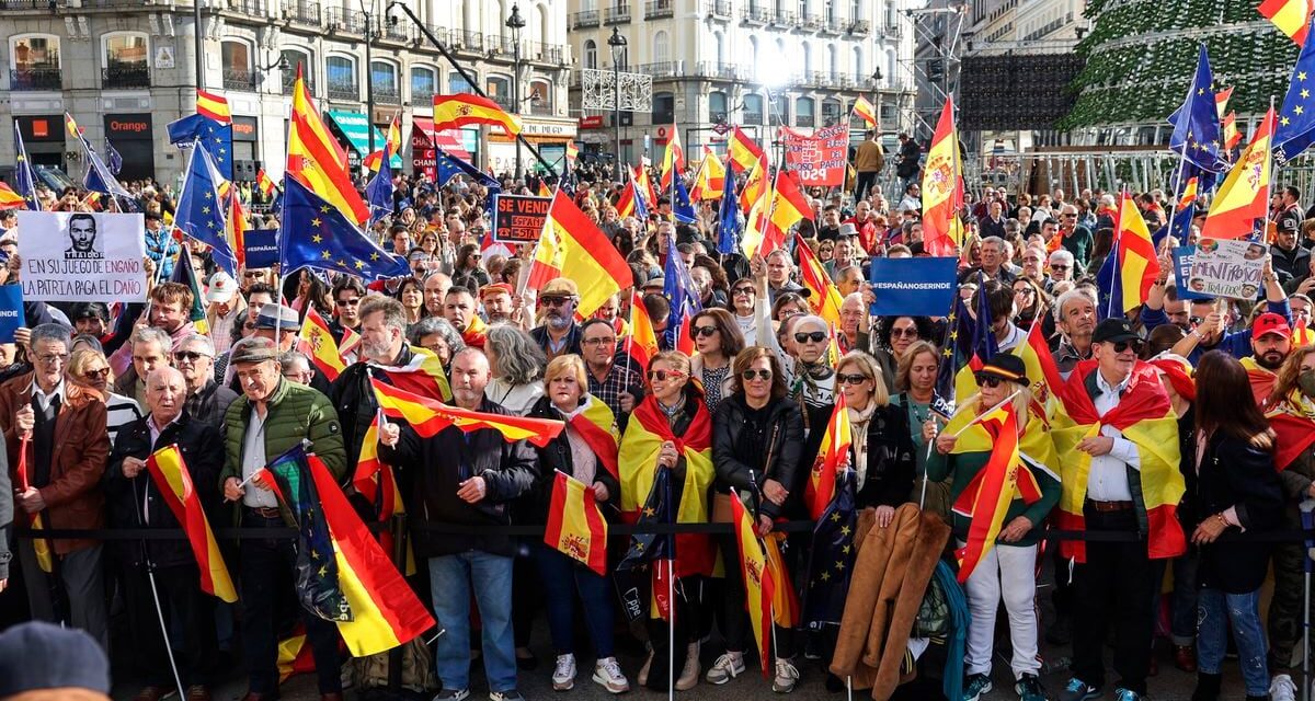 Pactos y negociaciones para la investidura de Sánchez, en directo |  Miles de personas acuden a las concentraciones convocadas por el PP contra la amnistía |  España