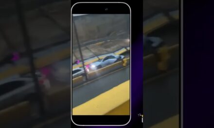 IMAGENES FUERTES ⚠️ Momento en que muro colapsado aplasta varios vehículos en Santo Domingo #shorts
