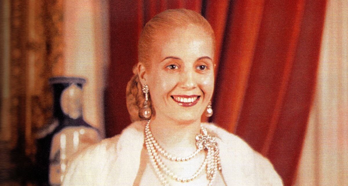 “A los pobres les gusta verme linda”: ​​así usó Eva Perón la moda como herramienta política |  S Moda: Revista de moda, belleza, tendencias y famosos