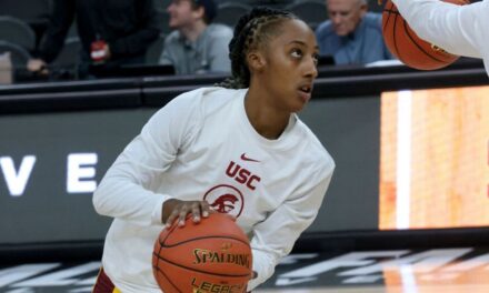 Aaliyah Gayles de la USC debuta en el primer juego desde el tiroteo de 2022
