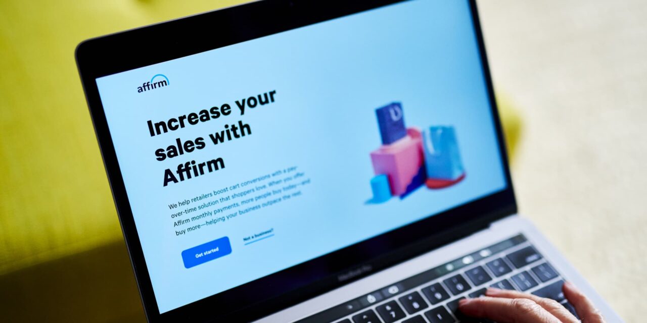 Acciones que realizan los mayores movimientos al mediodía: AFRM, DIS, DNUT, TDG