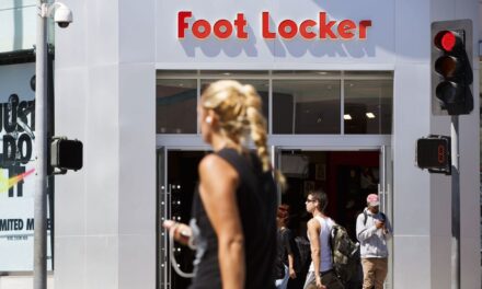 Acciones que realizan los mayores movimientos al mediodía: FL, GM, PSX