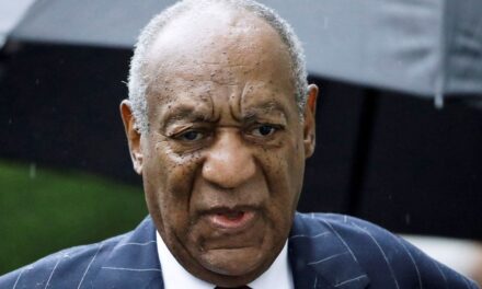 Acusadora de Bill Cosby presenta nueva demanda bajo la Ley de Sobrevivientes Adultos
