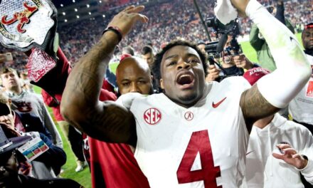 Alabama Crimson Tide sobrevive a los Auburn Tigers en Iron Bowl