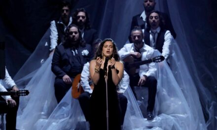 Así ha sido la actuación de Rosalía en los Grammy Latinos: una versión flamenca y herida de 'Se nos rompió el amor' |  Cultura