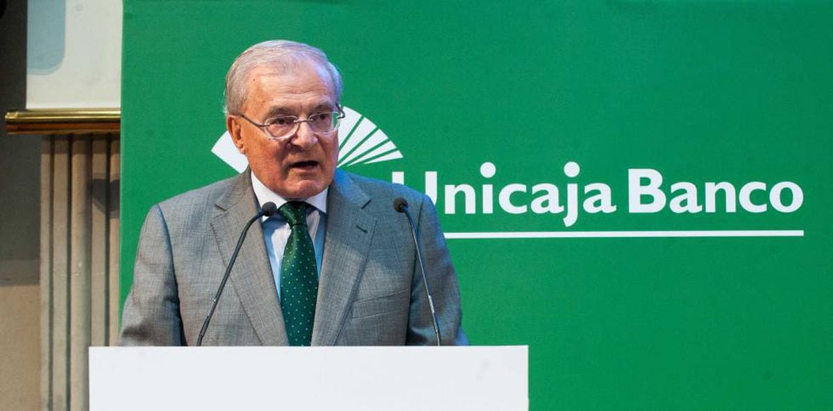 Azuaga renuncia como presidente de Unicaja tras zanjar la guerra interna en el banco |  Empresas