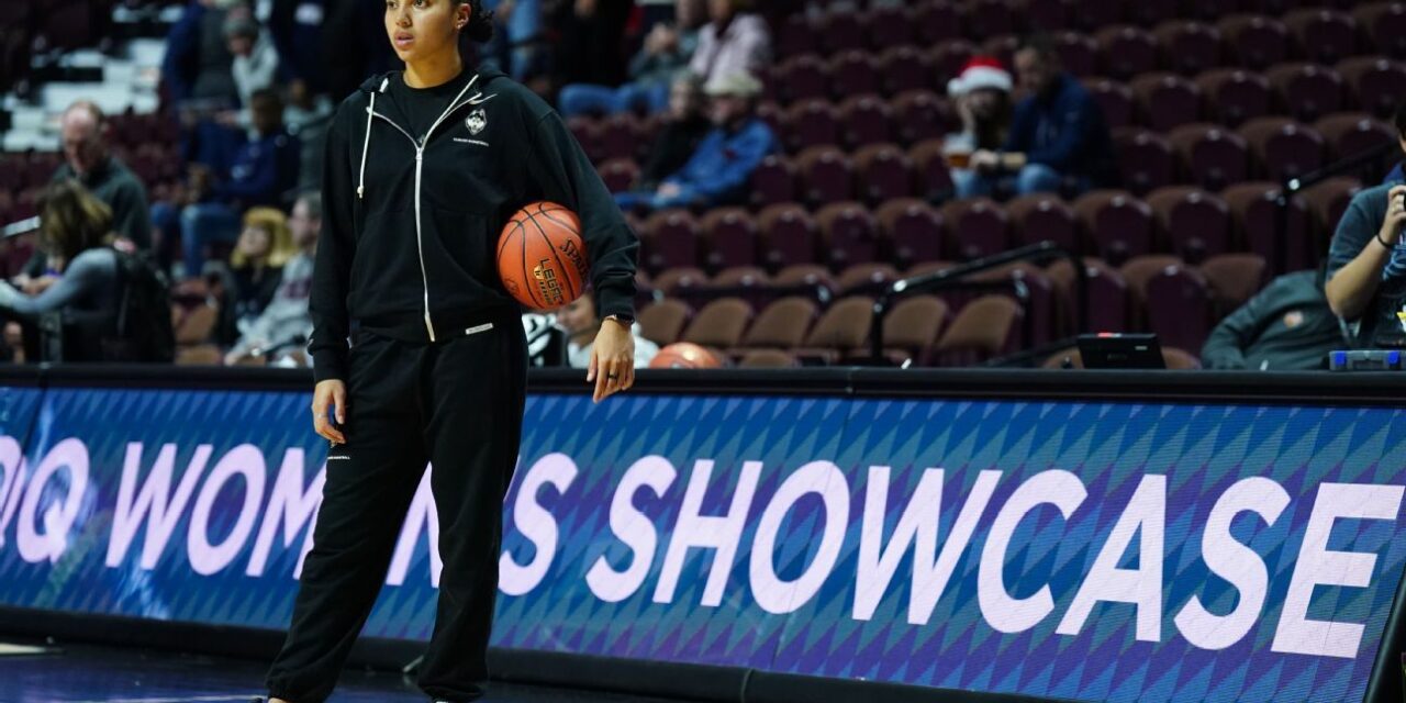 Azzi Fudd de UConn estará fuera toda la temporada por rotura de ligamento anterior cruzado y menisco