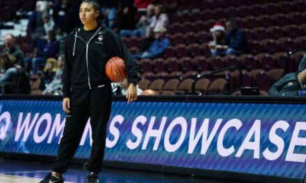 Azzi Fudd de UConn estará fuera toda la temporada por rotura de ligamento anterior cruzado y menisco