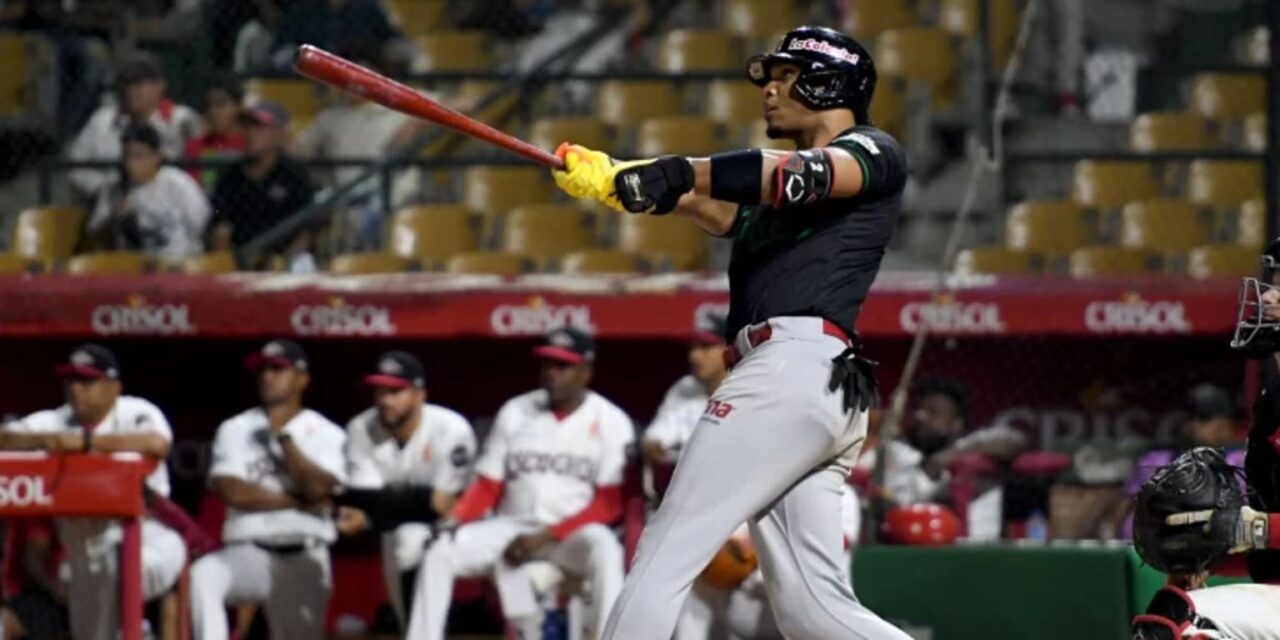 Barrera brilla y Estrellas apalean a Leones en Dominicana