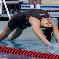 Becali se despide con coronas de tapa de natación en Dominicana