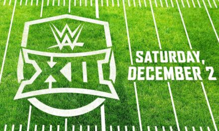 Big 12 y la pareja de la WWE entregan el cinturón al MVP del campeonato de conferencia