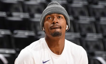 Bradley Beal de los Suns anota 13 en su debut de temporada tras una lesión en la espalda