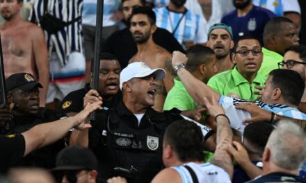 Brasil-Argentina retrasado tras enfrentamientos entre hinchas y policías