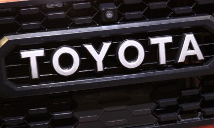 CFPB multa a la rama financiera de Toyota con 60 millones de dólares por estafa de préstamo de automóviles