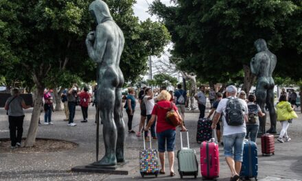 Canarias limitará la vivienda vacacional en zonas tensionadas |  Economía