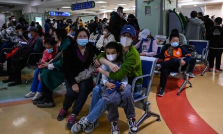 China proporciona datos a la OMS sobre la oleada de casos de neumonía entre niños