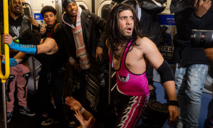 Cosplay de fans de la WWE en el metro de Nueva York
