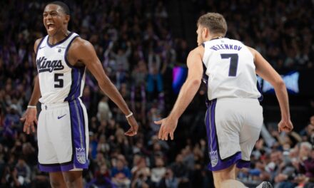 De’Aaron Fox enciende a los Kings con 28 puntos tras una lesión