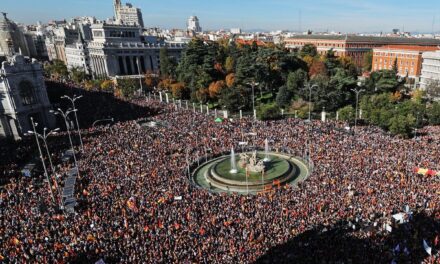 Decenas de miles de personas protestantes en Madrid contra la amnistía tras la investidura de Pedro Sánchez |  España