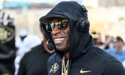 Deion Sanders sobre otros trabajos de entrenador: "No lo escucho"