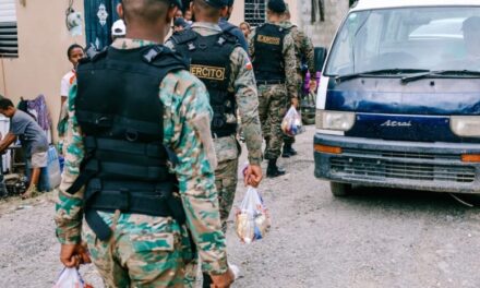 Ejército de República Dominicana brinda apoyo a comunidades de Haina afectadas por disturbio tropical