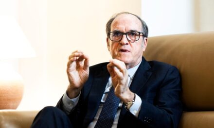 El Defensor del Pueblo pide a Ayuso cambios en las becas para centros privados para familias que ganan más de 100.000 euros |  Madrid |  España