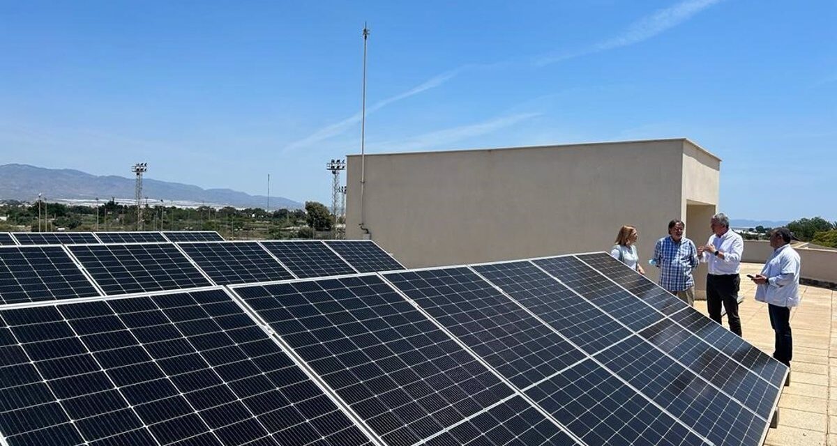 El Distrito Sanitario Almería instala paneles fotovoltaicos en el centro de salud Vega de Acá