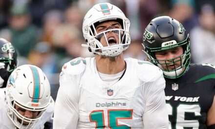 El LB de los Dolphins, Jaelan Phillips, sufre una lesión en el tendón de Aquiles contra los Jets