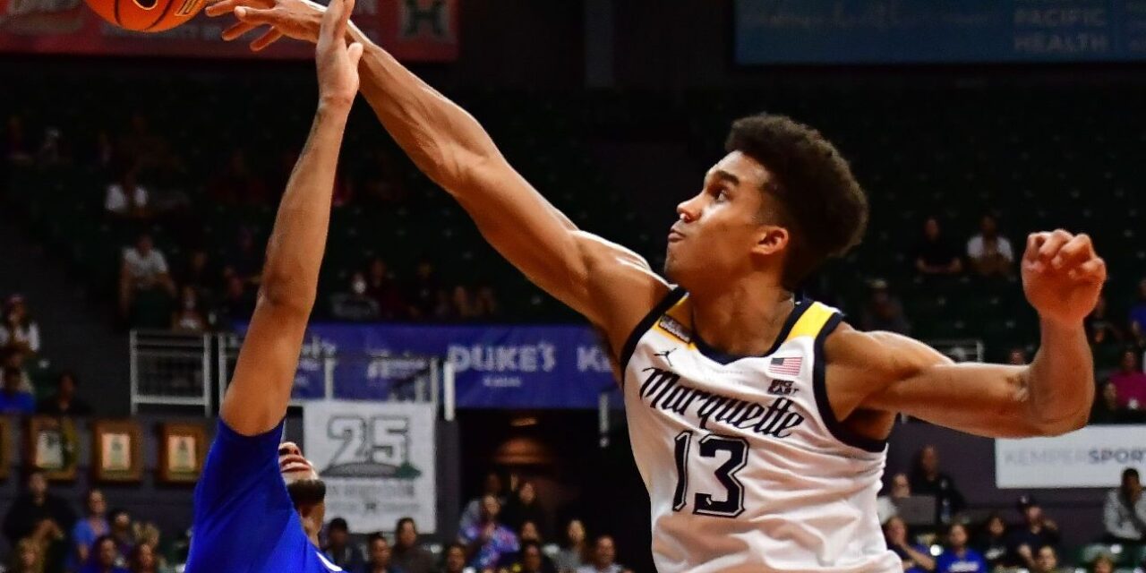 El No. 4 Marquette vence al No. 1 Kansas en el choque del Maui Invitational