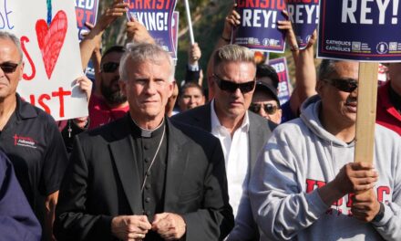 El Papa Francisco despide a un obispo conservador de EE.UU.