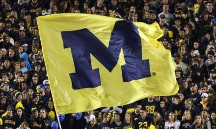 El analista de fútbol de Michigan, Connor Stalions, dimite en medio de una investigación