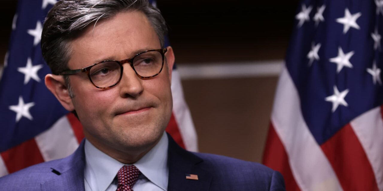 El cierre del gobierno pone a prueba al presidente de la Cámara de Representantes, Mike Johnson