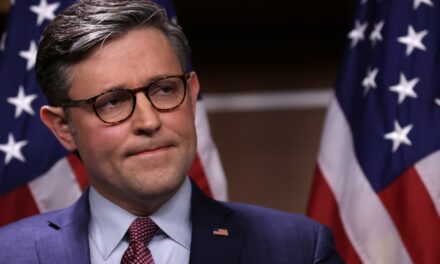El cierre del gobierno pone a prueba al presidente de la Cámara de Representantes, Mike Johnson