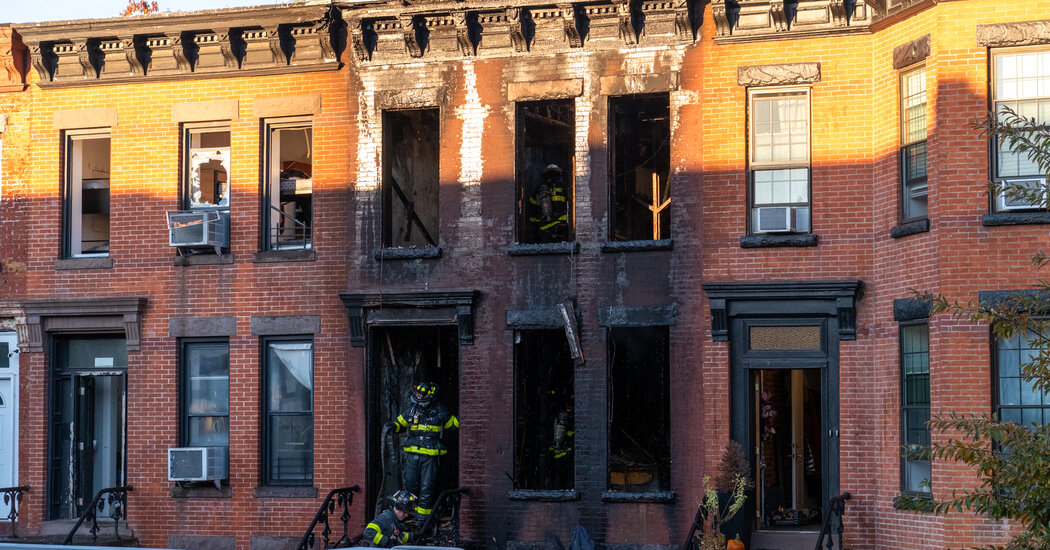 El comisionado del FDNY culpa a los gigantes del comercio electrónico por los mortales incendios de baterías