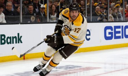 El delantero de los Bruins, Milan Lucic, se declara inocente de agredir a su esposa