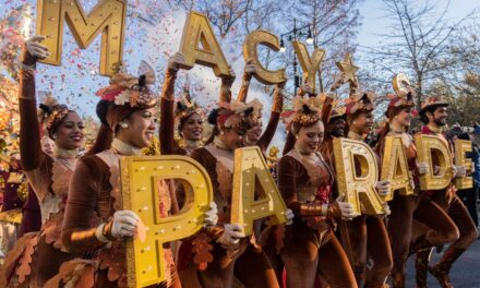 El desfile del Día de Acción de Gracias continúa a pesar del boicot contra los artistas no binarios
