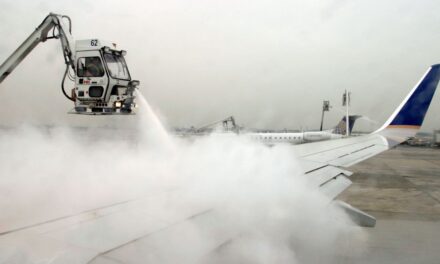 El deshielo es un procedimiento necesario para garantizar un vuelo seguro