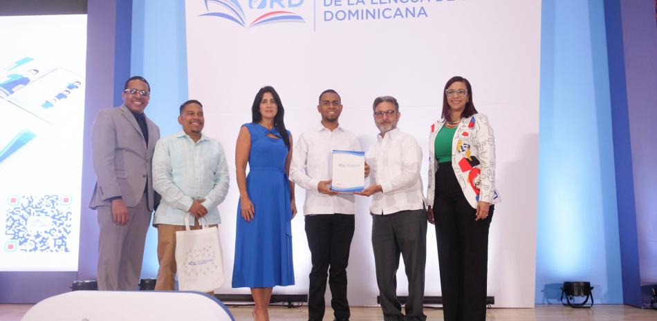 "El diccionario oficial de Lengua de Señas Dominicana"|  Listín Diario