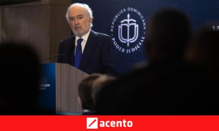El director de la Real Academia Española concluye su gira dominicana
