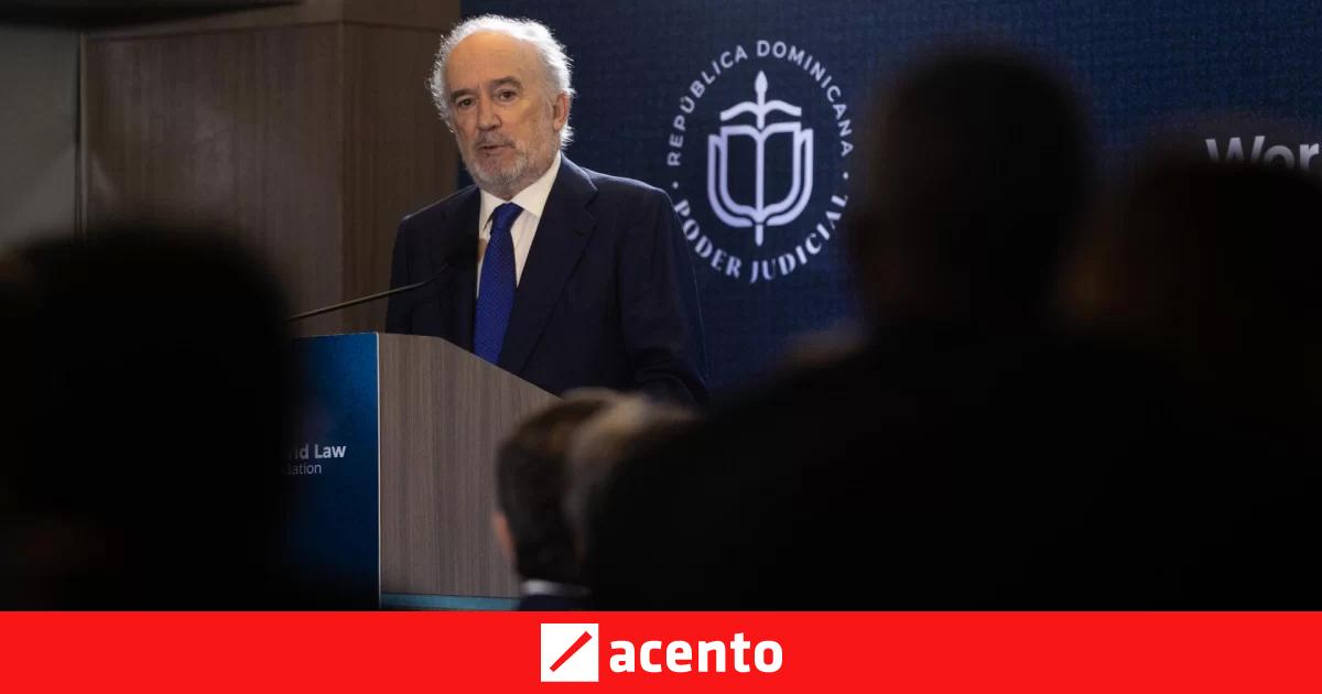 El director de la Real Academia Española concluye su gira dominicana