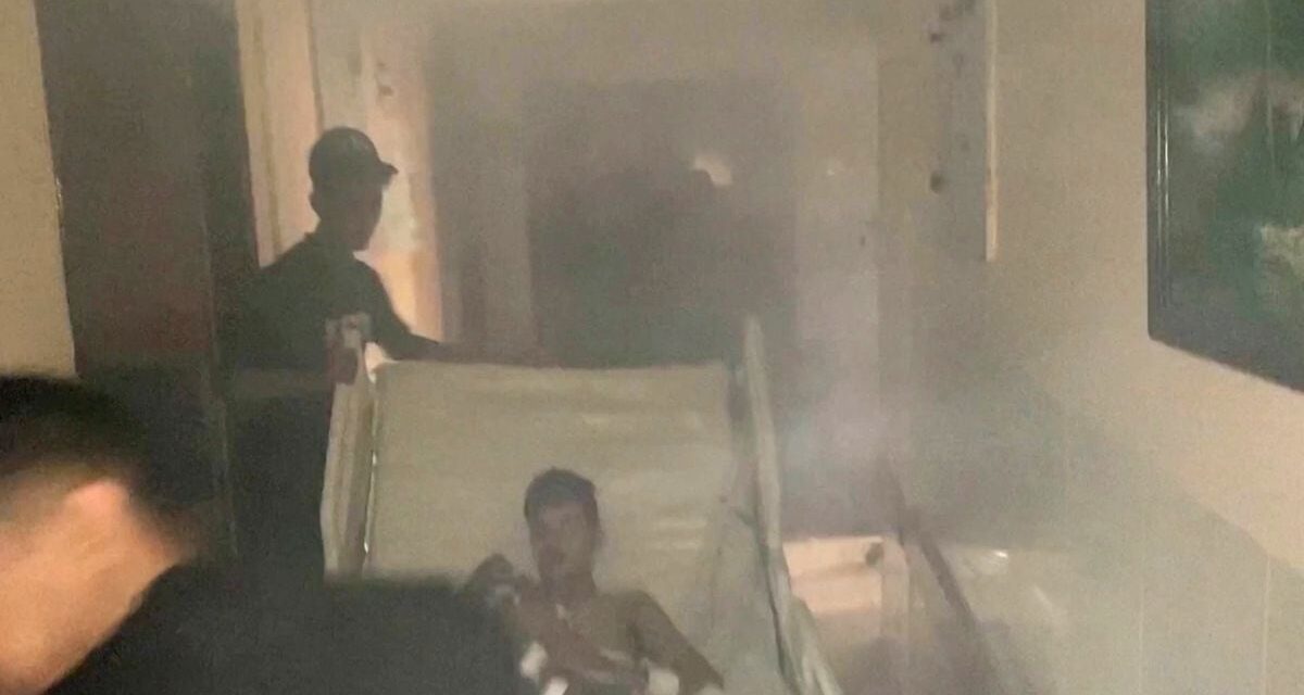 El ejército israelí entra con tanques y soldados en el principal hospital de Gaza |  internacional