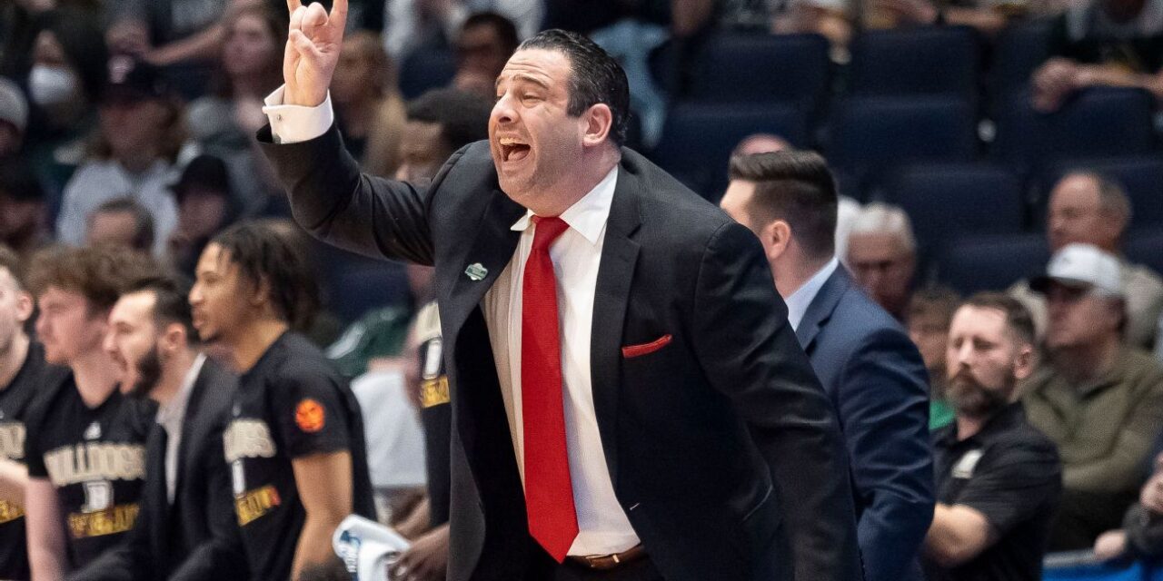 El entrenador de Bryant, Jared Grasso, renuncia tras una excedencia
