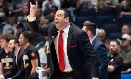 El entrenador de Bryant, Jared Grasso, renuncia tras una excedencia