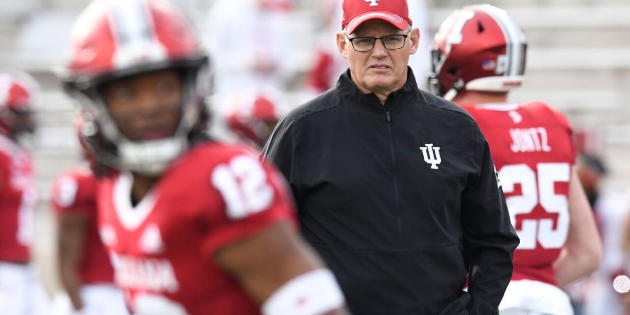 El entrenador de Indiana, Tom Allen, despedido y se le deben 20,8 millones de dólares por la rescisión, dicen las fuentes
