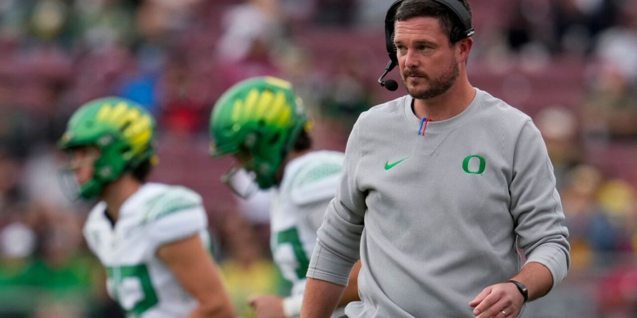 El entrenador de Oregon, Dan Lanning, dice que no hay posibilidades de que deje a los Ducks