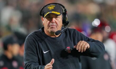 El entrenador de fútbol de San Diego State, Brady Hoke, se retirará después de la temporada