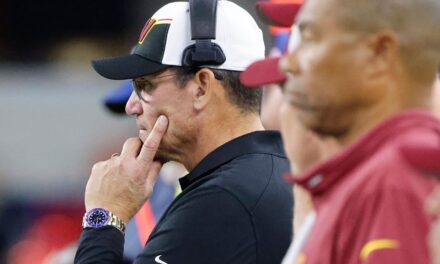 El entrenador de los Commanders, Ron Rivera, 'no está preocupado' por la situación laboral después de una pérdida de 35 puntos