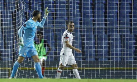 El entrenador del USMNT, Berhalter, califica la tarjeta roja de Dest como un "error tonto"
