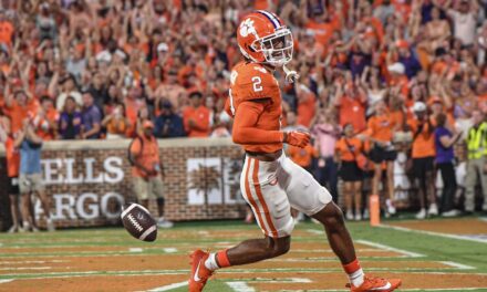 El esquinero de Clemson, Nate Wiggins, se marcha temprano para el draft de la NFL