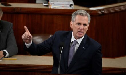 El expresidente de la Cámara de Representantes, Kevin McCarthy, no ha decidido si buscará la reelección en 2024.